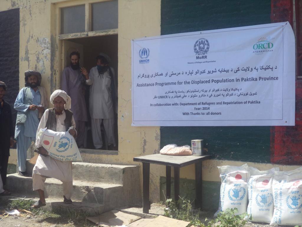 person from North Waziristan receiving aid 